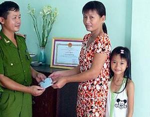 Người mẹ tay không bắt cướp