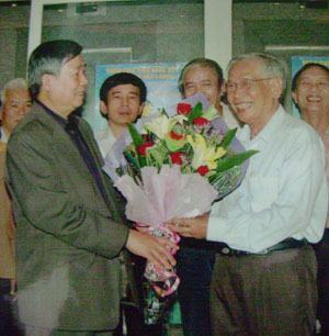 Người nặng nợ với giáo dục