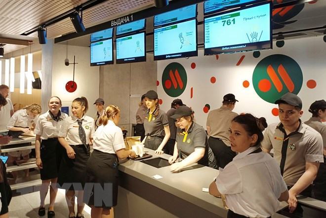 Người Nga xếp hàng dài trải nghiệm hương vị cũ của McDonalds mới