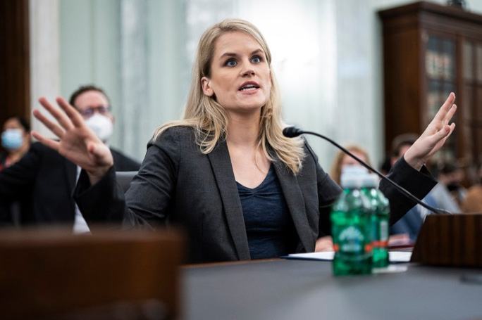 Người tố giác tiết lộ “hoạt động ngầm” của Facebook