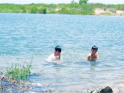 Người Việt phải biết bơi