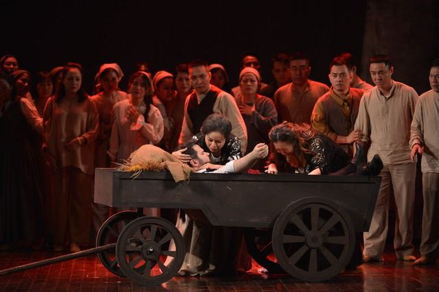 Người xem opera Cavalleria Rusticana kín Nhà hát lớn Hà Nội