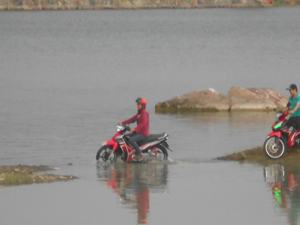 Nguy hiểm rình rập khu Hồ Đá