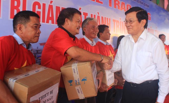 Nguyên Chủ tịch nước Trương Tấn Sang vận động hỗ trợ ngư dân