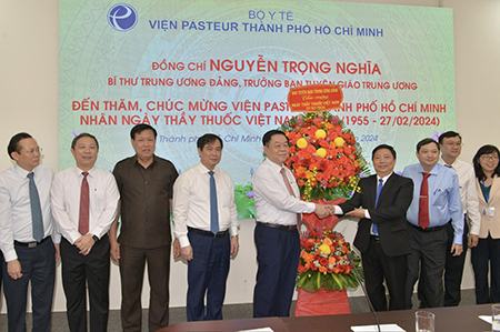 Ông Nguyễn Trọng Nghĩa thăm các bệnh viện khu vực phía Nam