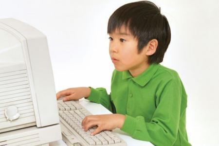 Nhiều nguy cơ gây tật khúc xạ cho trẻ ở thành thị