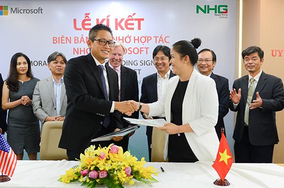 Tập đoàn Nguyễn Hoàng và Microsoft hợp tác phát triển trường học hiện đại