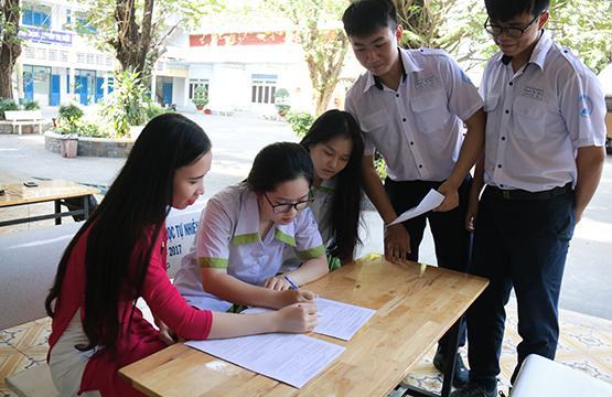 Một kỳ thi thành công, chờ đến bao giờ?: Tăng cường vai trò của trường ĐH ở các khâu