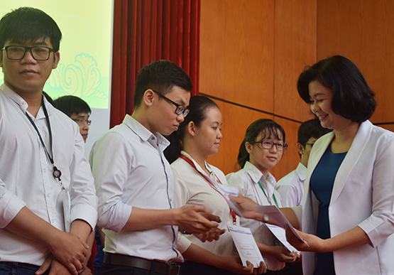 Trao 142 suất học bổng Nguyễn Văn Hưởng năm 2018