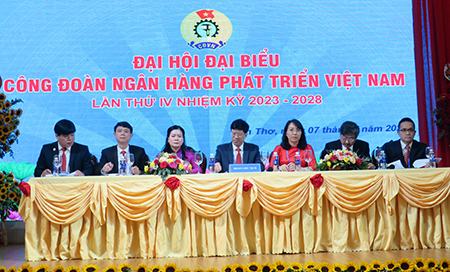 Ngân hàng phát triển Việt Nam: “Dân chủ – Đổi mới – Đoàn kết – sáng tạo”