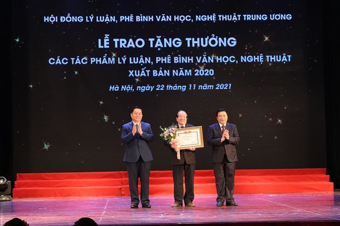 Nhà thơ Hữu Thỉnh được tặng thưởng mức A của Ban Bí thư Trung ương Đảng