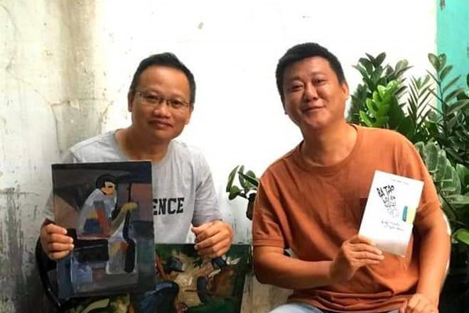 Nhà văn tự bán sách