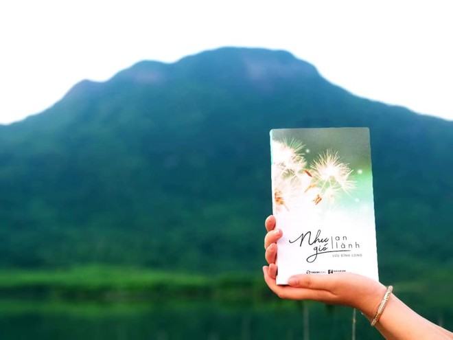 Nhà văn tự bán sách - ảnh 1