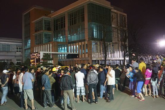 Người dân bao vây nhà máy thép gây ô nhiễm