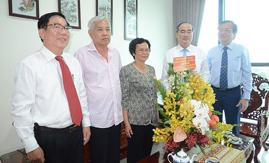 Lãnh đạo TP.HCM thăm, chúc mừng ngành GD-ĐT TP