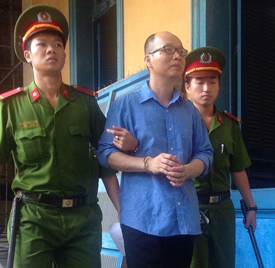 Cán bộ ngân hàng phạm tội trộm cắp