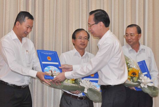 Quận 2, huyện Bình Chánh có chủ tịch mới