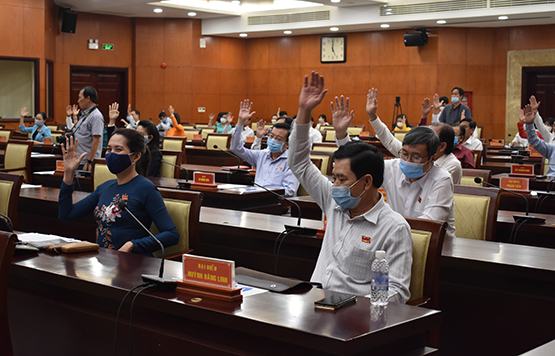 Ông Lê Hòa Bình và bà Phan Thị Thắng giữ chức Phó Chủ tịch UBND TP.HCM