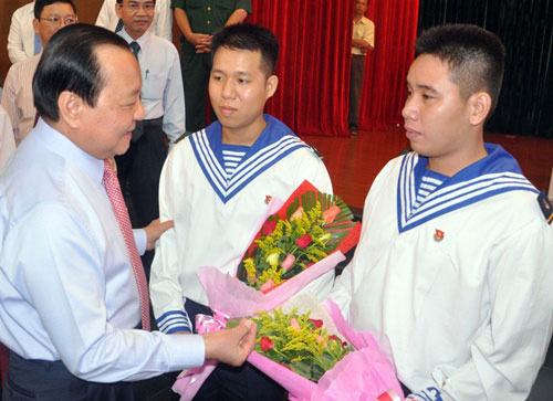 Hơn 2.300 thanh niên lên đường nhập ngũ