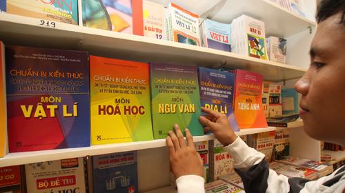 Nhập nhằng sách tham khảo – Kỳ 1: Công nghệ “xào” sách