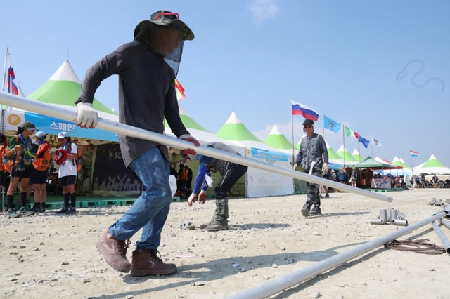 Nhật Bản ứng phó bão Khanun, Hàn Quốc sơ tán gấp trại hướng đạo quốc tế