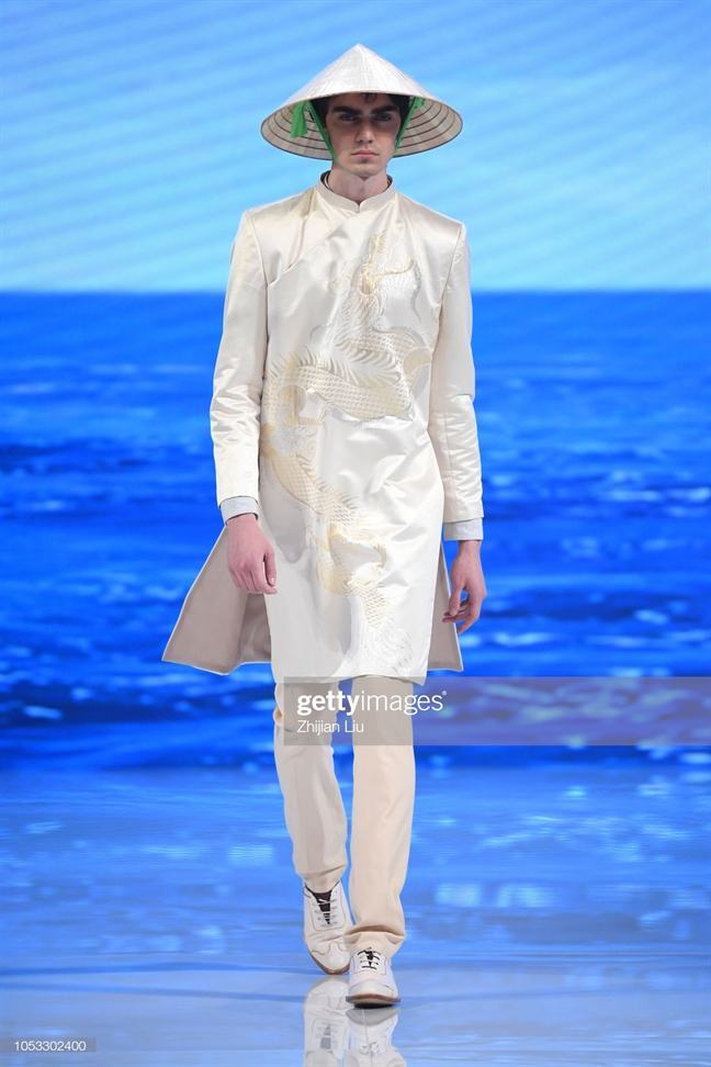 Nhat bao Trung Quoc goi ao dai, non la Viet Nam la ‘phong cach Trung Quoc’