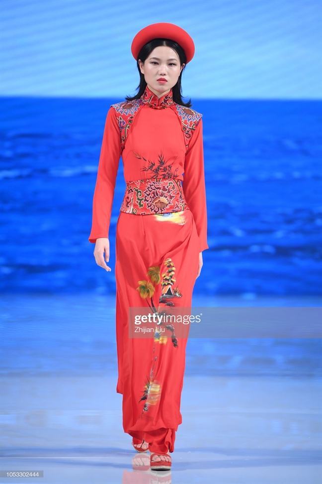 Nhat bao Trung Quoc goi ao dai, non la Viet Nam la ‘phong cach Trung Quoc’