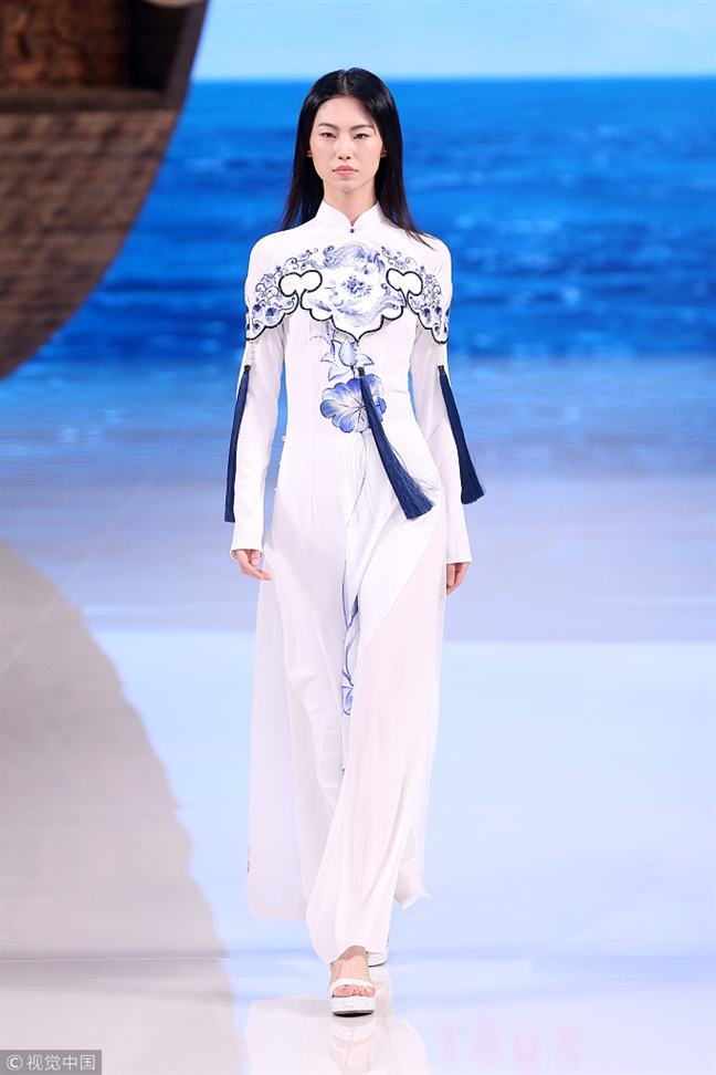 Nhat bao Trung Quoc goi ao dai, non la Viet Nam la ‘phong cach Trung Quoc’