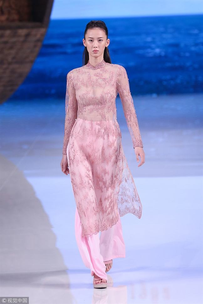 Nhat bao Trung Quoc goi ao dai, non la Viet Nam la ‘phong cach Trung Quoc’