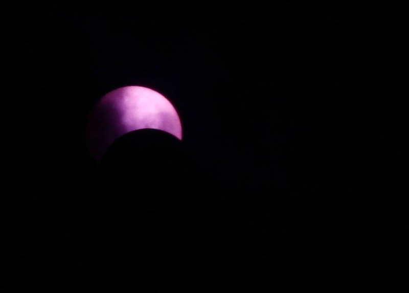 Nhật thực một phần quan sát rất rõ tại TP.HCM 