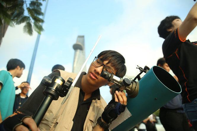 Nhật thực một phần quan sát rất rõ tại TP.HCM 