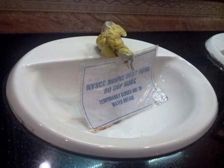 Thông báo mới ở “nhà vệ sinh 5 sao…”