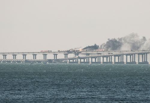 Nhiều bí ẩn bao trùm vụ nổ cầu nối bán đảo Crimea