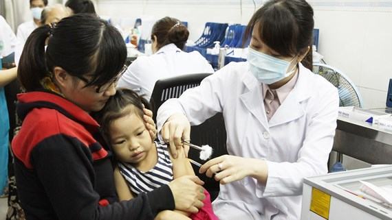 Nhiều điểm tiêm phòng tại TPHCM gián đoạn vì thiếu vaccine Quinvaxem