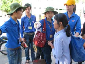 Nhiều hoạt động an toàn giao thông trong “Năm Thanh niên 2011”