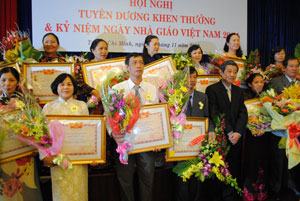 Nhiều hoạt động kỷ niệm 29 năm Ngày Nhà giáo Việt Nam