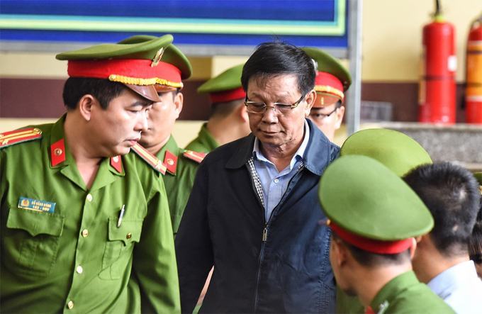 Nhiều lớp cảnh sát tại phiên xét xử vụ án đánh bạc chục nghìn tỷ