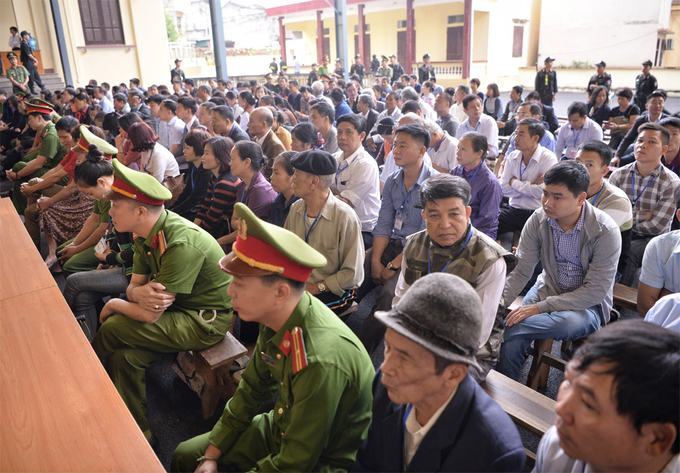 Nhiều lớp cảnh sát tại phiên xét xử vụ án đánh bạc chục nghìn tỷ