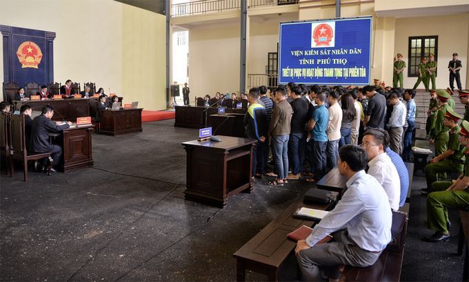 Nhiều lớp cảnh sát tại phiên xét xử vụ án đánh bạc chục nghìn tỷ