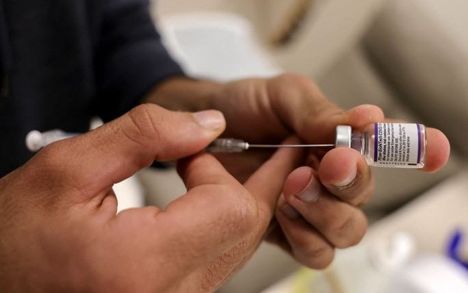 Nhiều nước hướng tới tiêm mũi 4 vắc-xin Covid-19 - Ảnh 1.