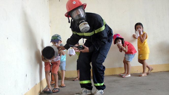 Nhiều tỉnh giảm thi cho thầy, giảm bài tập cho trò 