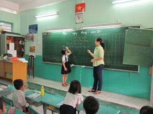 Nhọc nhằn giáo viên tiểu học