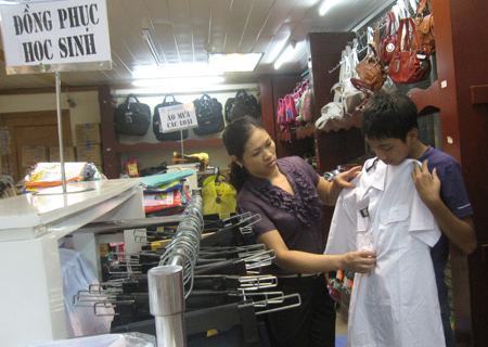 Nhọc nhằn sắm đồng phục học sinh