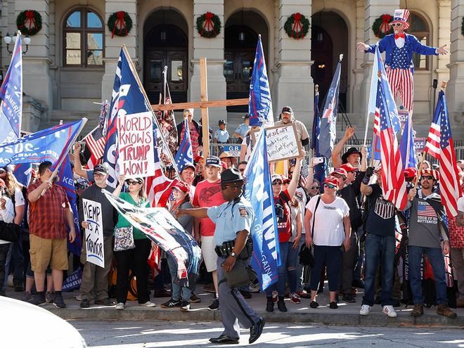 Những người ủng hộ ông Trump tuần hành ở Atlanta, bang Georgia /// Ảnh: Reuters