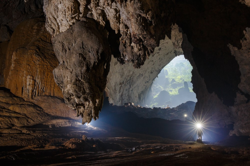 Mọi ngóc ngách trong hang đều có những chùm thạch nhũ với đủ hình dạng, không khu nào giống khu nào. 