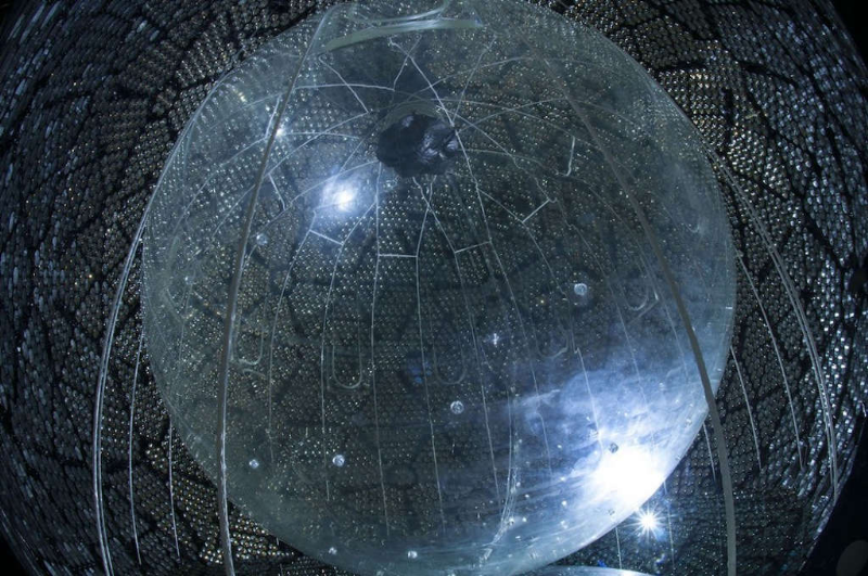 Đài quan sát Sudbury Neutrino (SNO) nghiên cứu mọi thứ về neutrino.