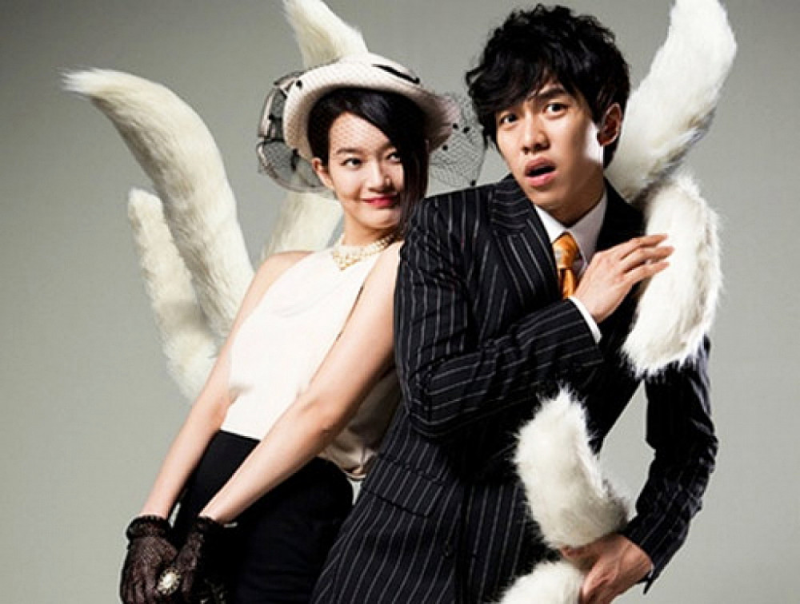 Lee Seung Gi (phải) nổi tiếng toàn châu Á sau bộ phim Bạn gái tôi là hồ ly 