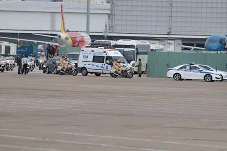 Những hình ảnh đầu tiên của Tổng thống Mỹ Barack Obama tại TP.HCM - ảnh 3