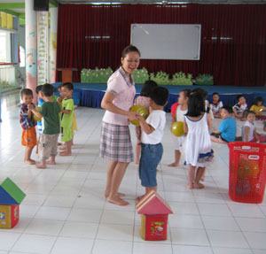 Niềm hạnh phúc khi thấy trẻ vui đùa