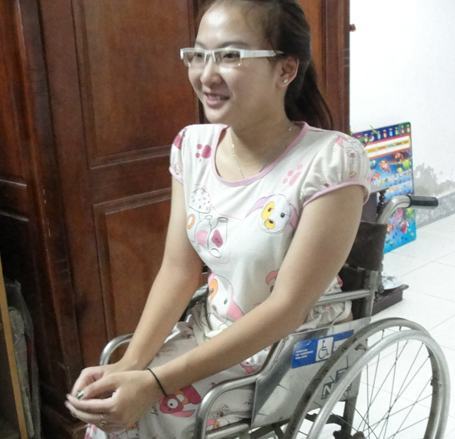 Niềm vui mới của nữ sinh được bố cõng đi thi